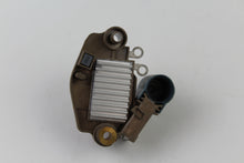 Charger l'image dans la galerie, Régulateur d'alternateur M517 pour Citroen Xantia Peugeot 406 Renault Avantime..