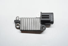 Charger l'image dans la galerie, Régulateur de tension L170-33152 pour Nissan Sunny II Sentra..