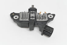 Charger l'image dans la galerie, Régulateur de tension alternateur Bosch pour Toyota Avensis Corolla F00M145422