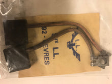 Charger l'image dans la galerie, Jeu de balais (charbon) LAX9 pour Austin A40, A50- Ford Anglia, prefect,zodiac..