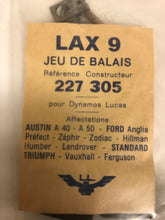 Charger l'image dans la galerie, Jeu de balais (charbon) LAX9 pour Austin A40, A50- Ford Anglia, prefect,zodiac..