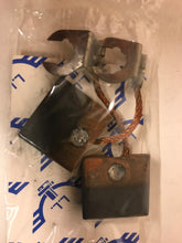 Charger l'image dans la galerie, Jeu de balais (charbon) UX 45 pour Renault Dauphine, Panhard, Simca 1000...