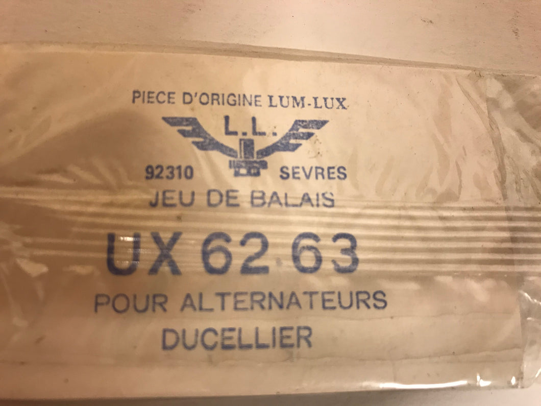 Jeu de balais (charbon) UX62-63 pour Citroën 2cv/3cv/Ami6/ Ami8/Dyane/Méhari...